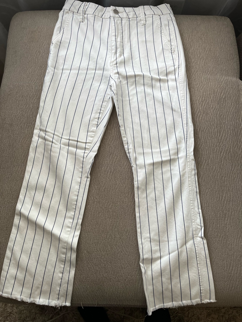 White Navy-Striped short jeans